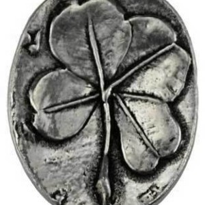 Clover pocket stone