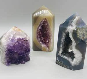 .8-1.0# Amethyst obelisk W Druse on front