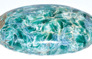 Kyanite palm stone