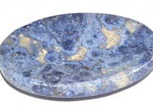 Dumoritierite worry stone