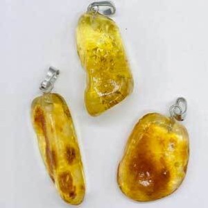 Amber tumbled pendant